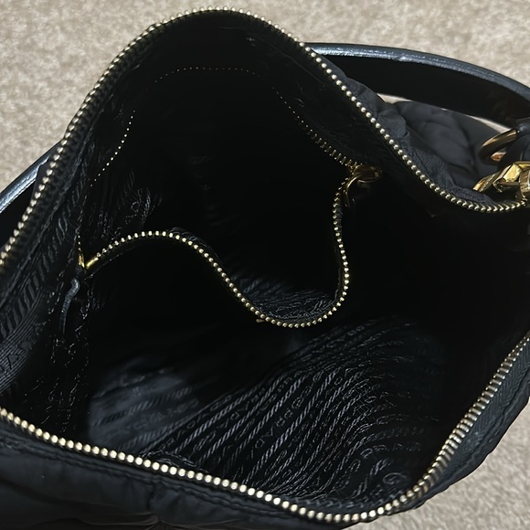 Authentic Prada hand bag, 😍 - Picture 13 of 15